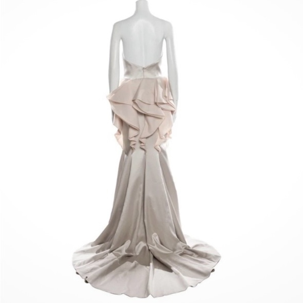 John Paul Ataker gown - Picture 3 of 3